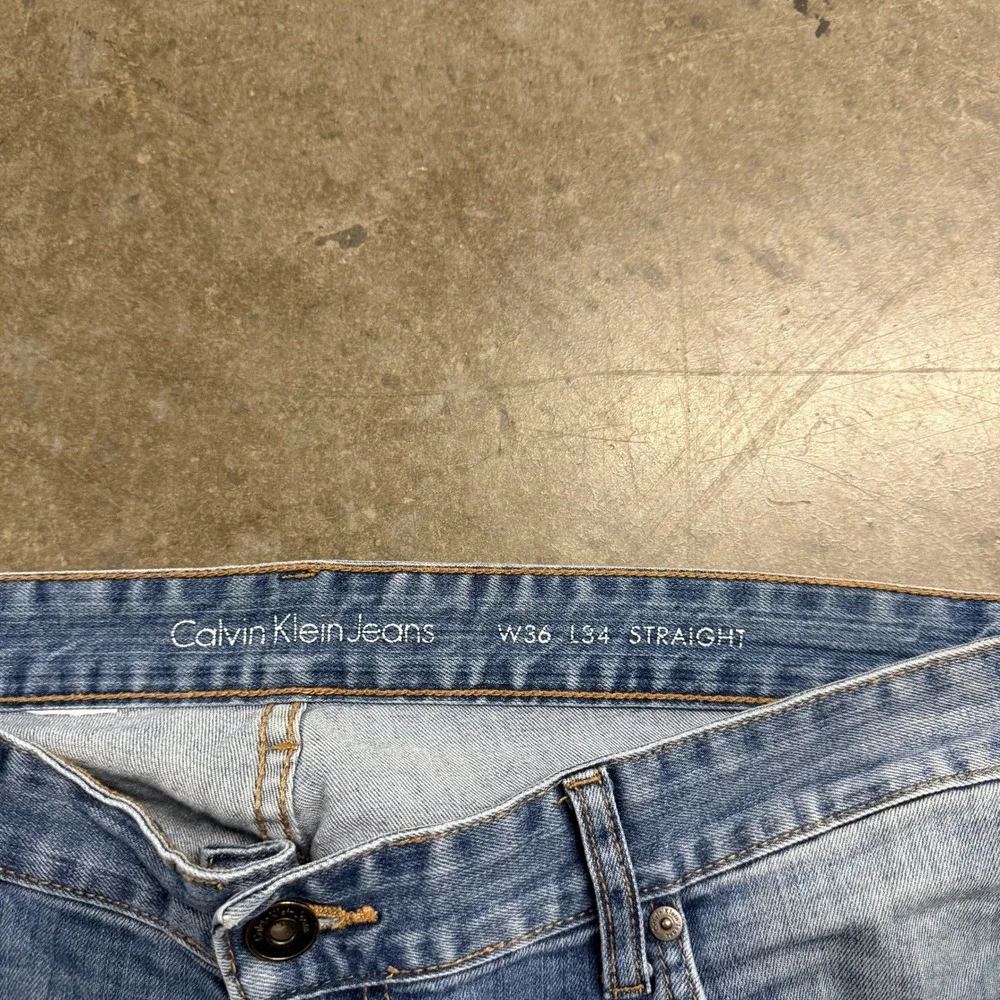 Calvin Klein Jeans Mens 36x34‎ Straight Leg Light Wash Blue Denim Jeans